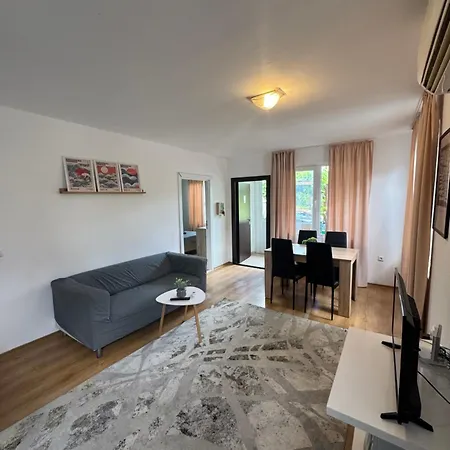 Family Sea House Апартаменти