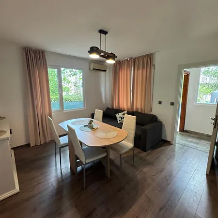 Family Sea House Апартаменти *